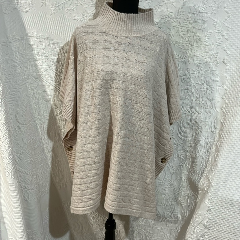 Hem & Thread poncho, size‎ s/m, NWT